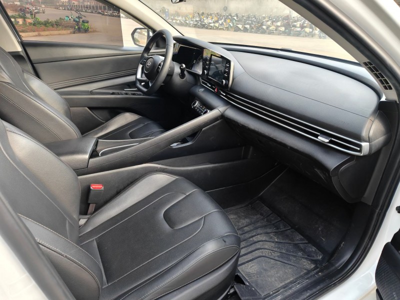 济宁22年现代伊兰特6