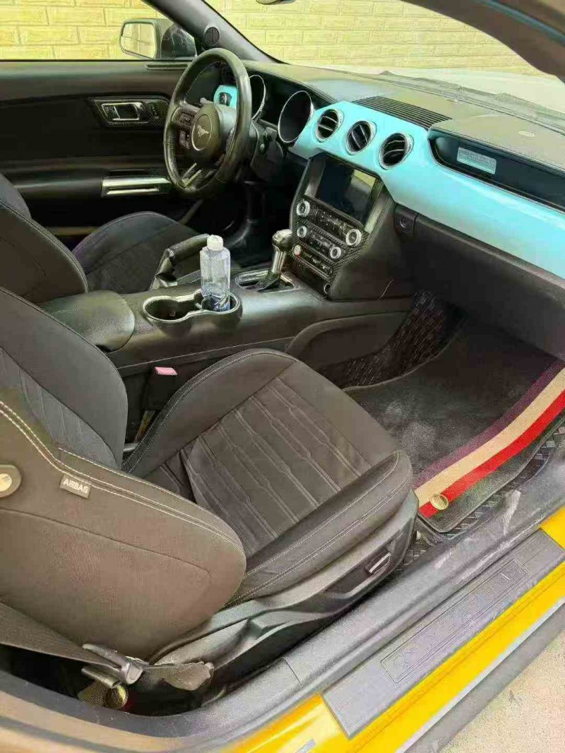 张家界17年福特野马5