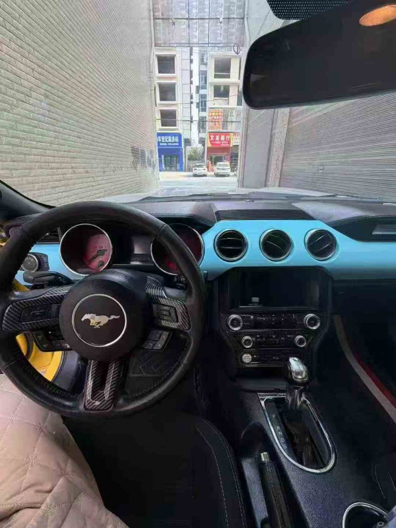 张家界17年福特野马6