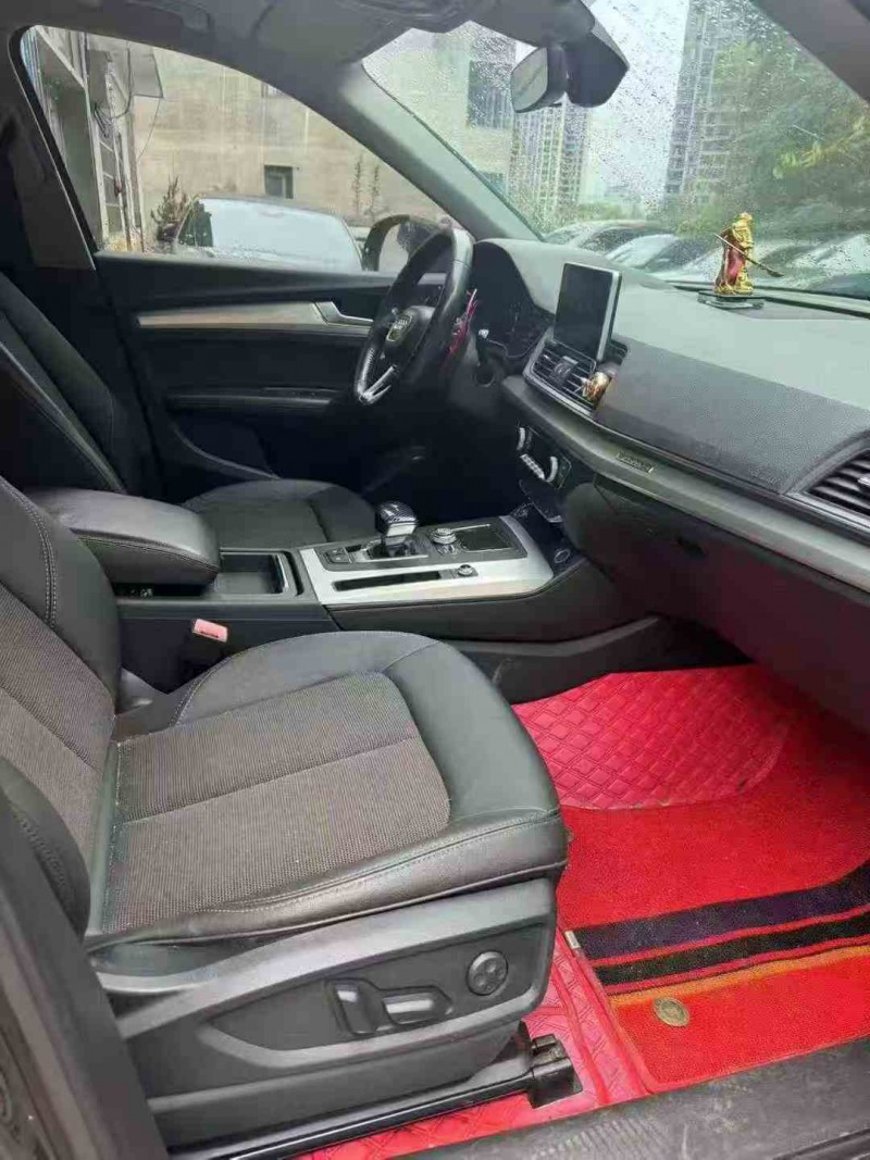 张家界18年奥迪Q56