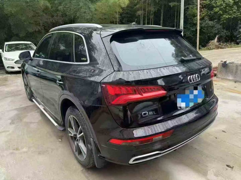 张家界18年奥迪Q58