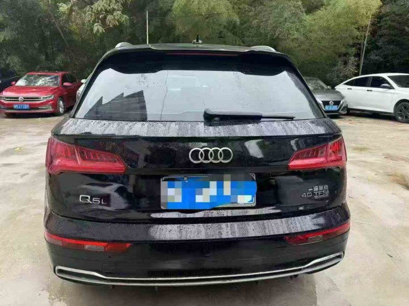 张家界18年奥迪Q59