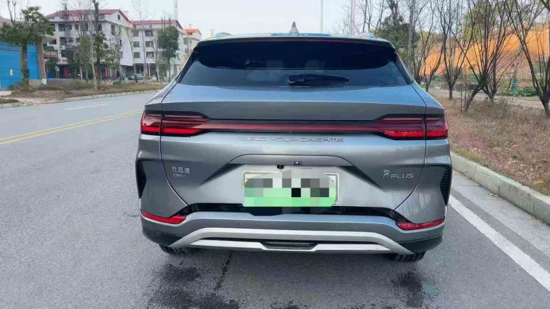 张家界23年比亚迪宋9