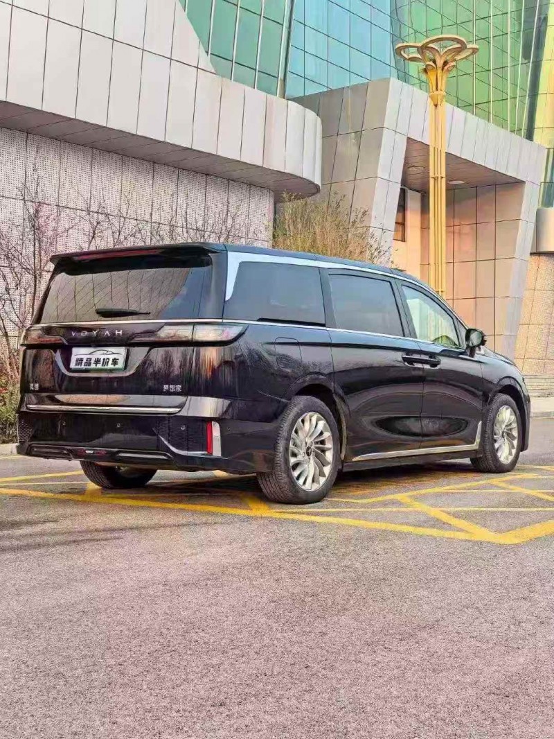 张家口25年岚图汽车梦想家7