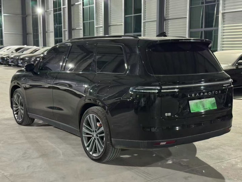 菏泽25年零跑汽车C168