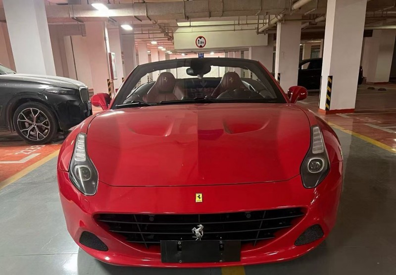 南昌17年法拉利California T1