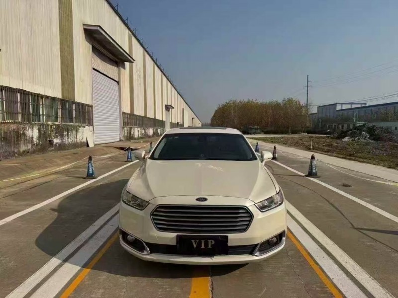 菏泽17年福特金牛座1