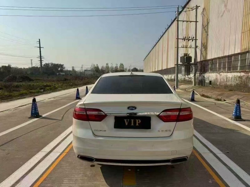 菏泽17年福特金牛座9