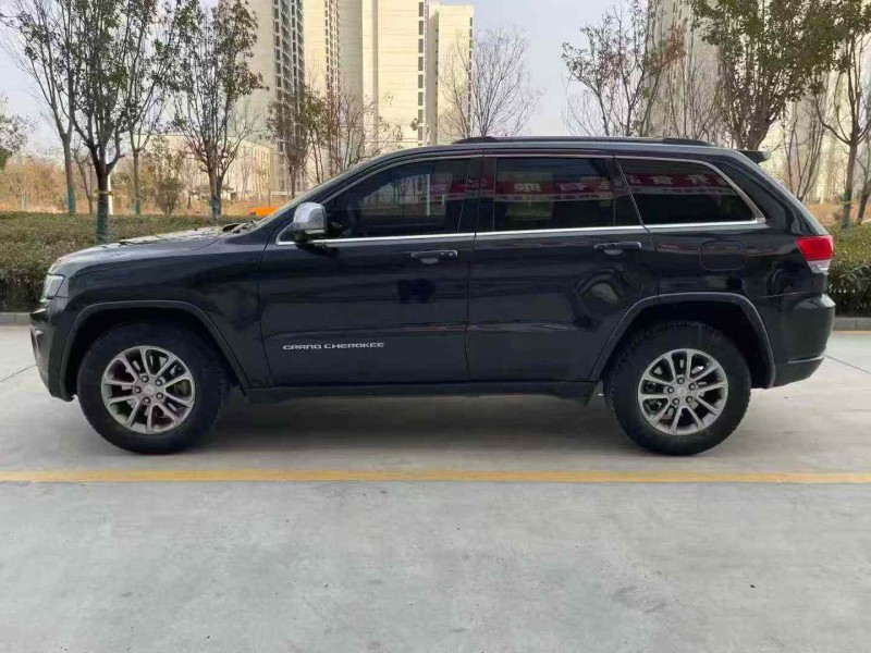 济宁16年Jeep大切诺基7
