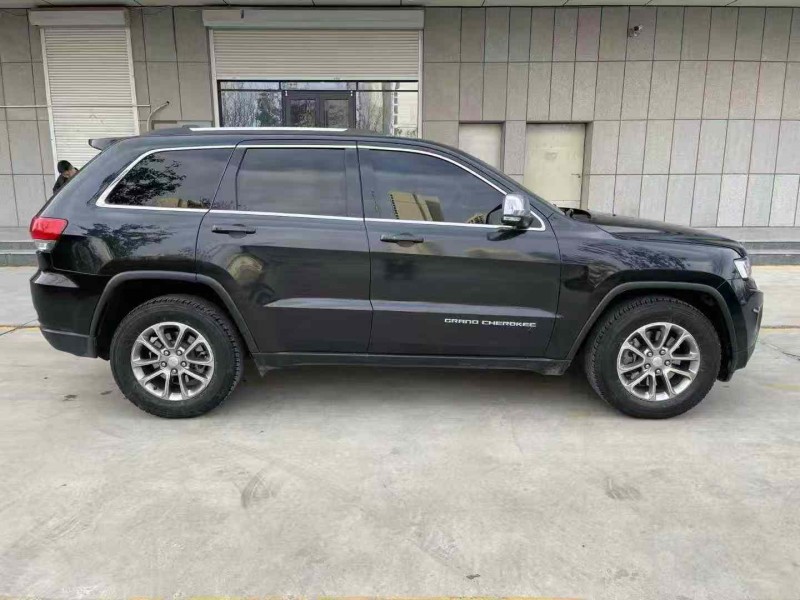 济宁16年Jeep大切诺基8