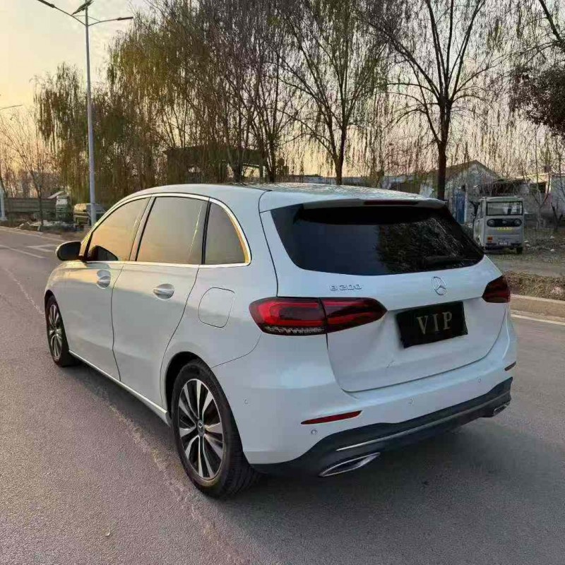 泰安21年奔驰B8