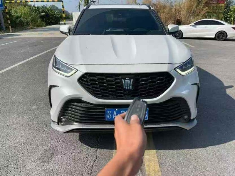 吉安24年丰田皇冠1