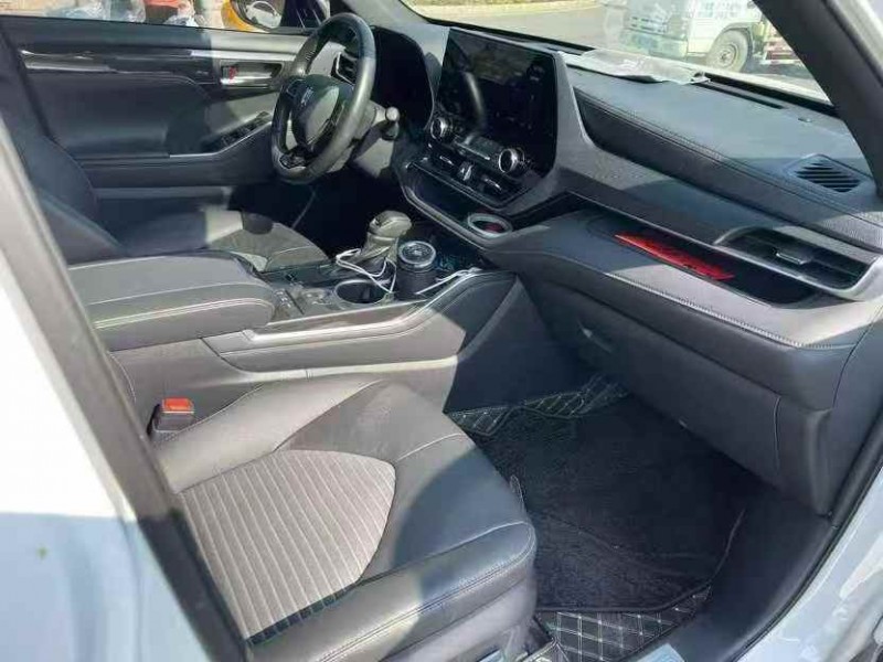 吉安24年丰田皇冠4