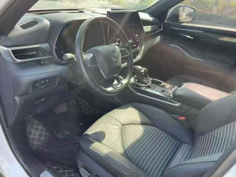 吉安24年丰田皇冠6