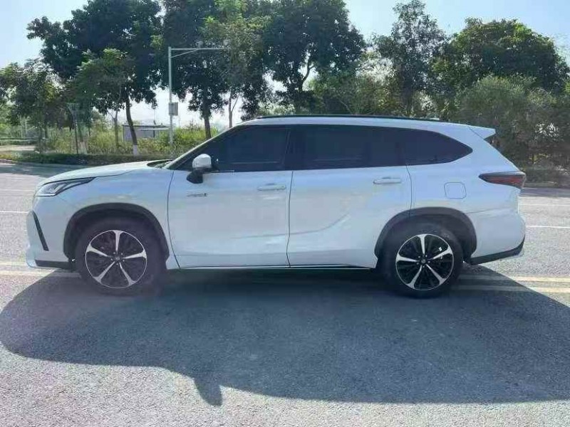 吉安24年丰田皇冠8