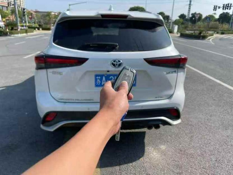 吉安24年丰田皇冠9