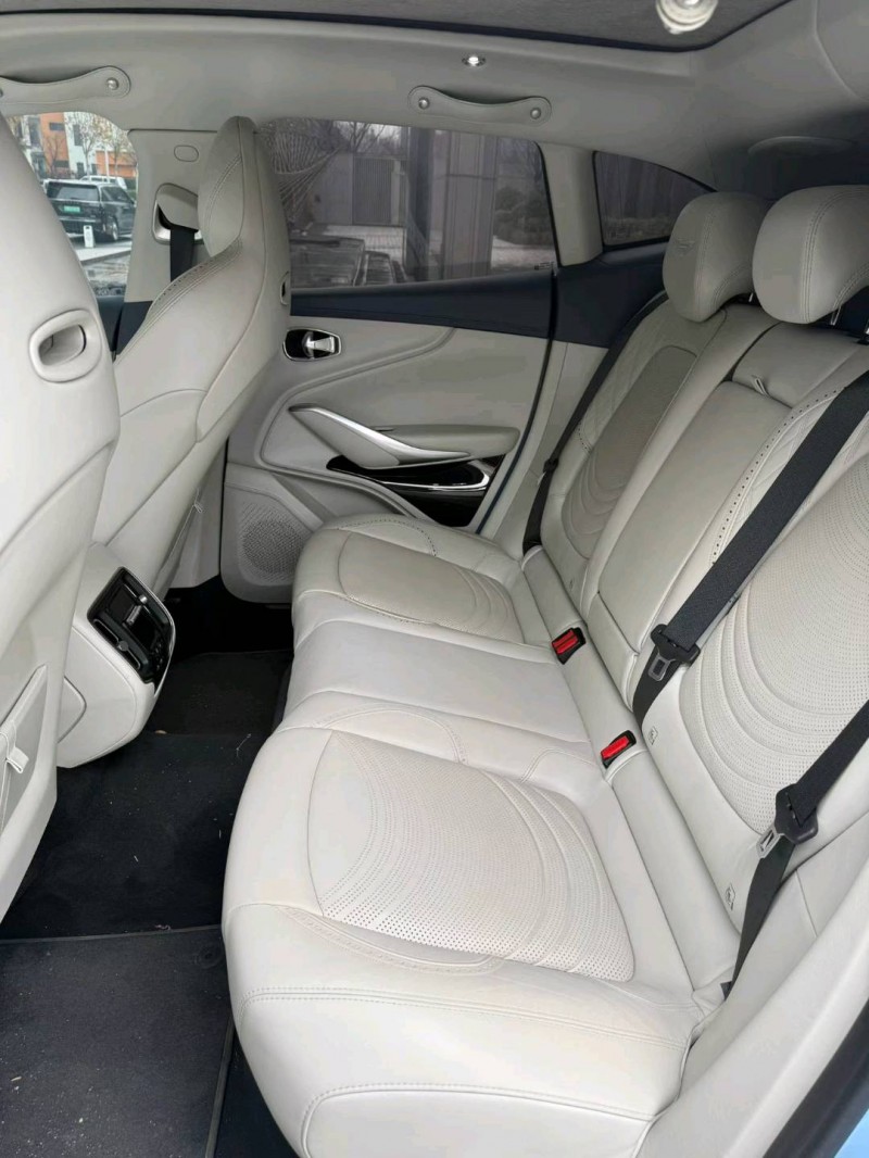 徐州22年阿斯顿·马丁DBX4