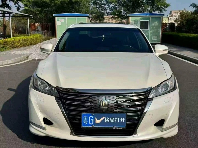 东莞19年丰田皇冠1