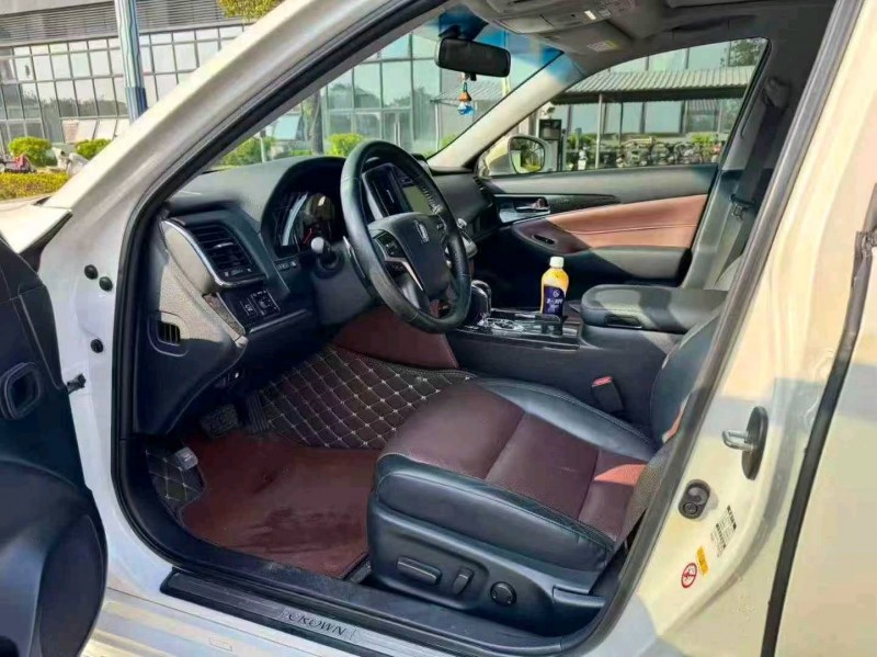 东莞19年丰田皇冠4