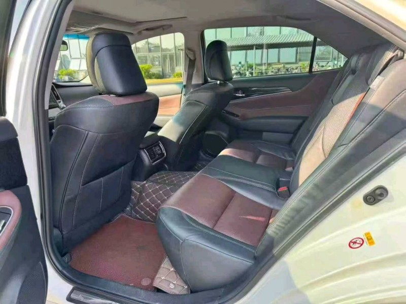 东莞19年丰田皇冠6