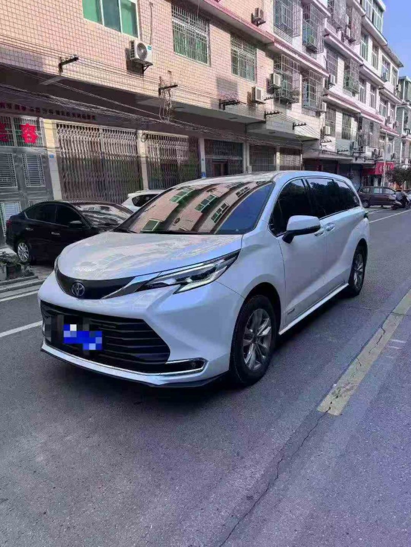 湘潭24年丰田塞纳3