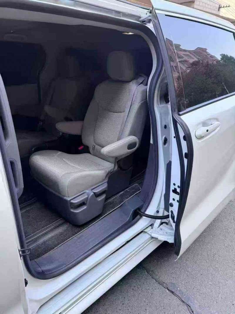 湘潭24年丰田塞纳6