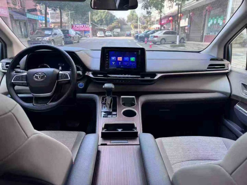 湘潭24年丰田塞纳7