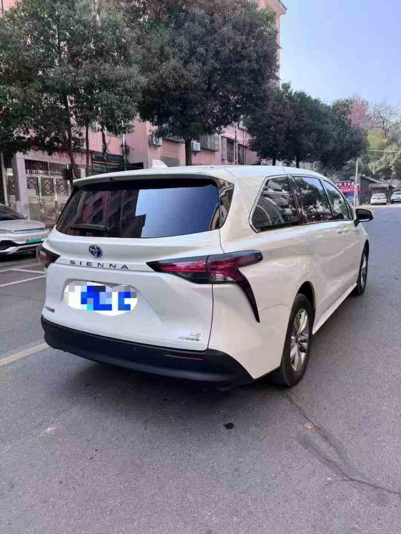 湘潭24年丰田塞纳8