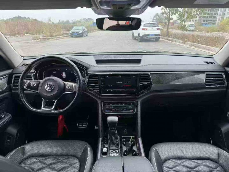 防城港19年大众途昂4