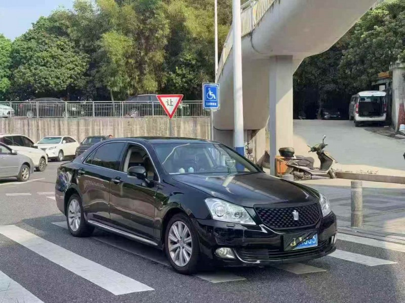 广州11年丰田皇冠3