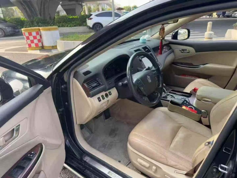 广州11年丰田皇冠4