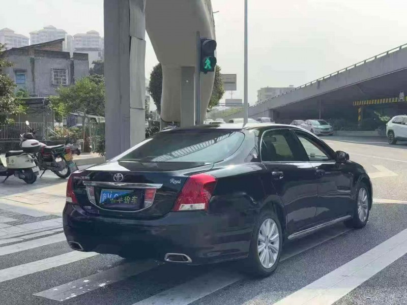 广州11年丰田皇冠7