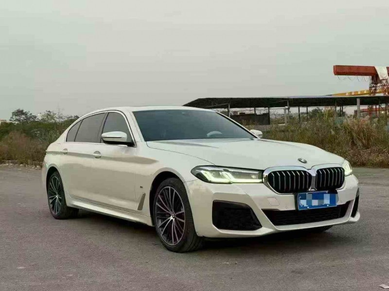 钦州22年宝马5系3