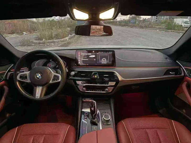 钦州22年宝马5系4