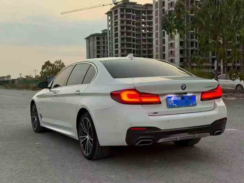 钦州22年宝马5系8