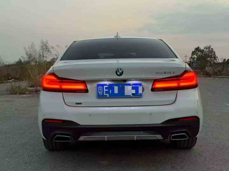 钦州22年宝马5系9