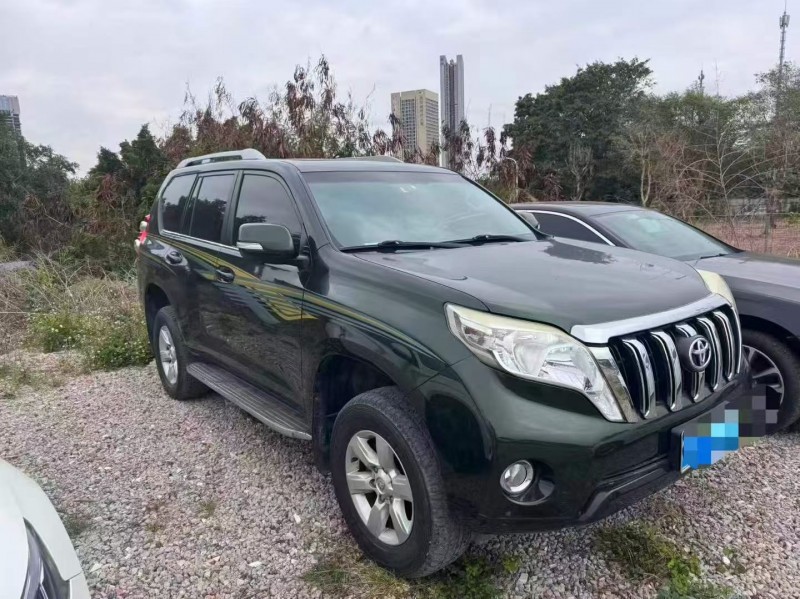 广州17年丰田普拉多2