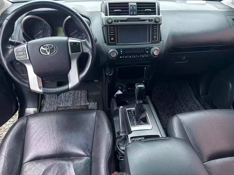 广州17年丰田普拉多3