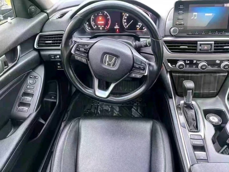 广州18年本田雅阁8