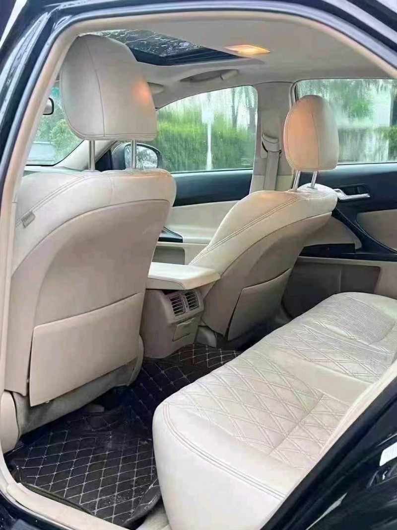 广州11年丰田锐志7