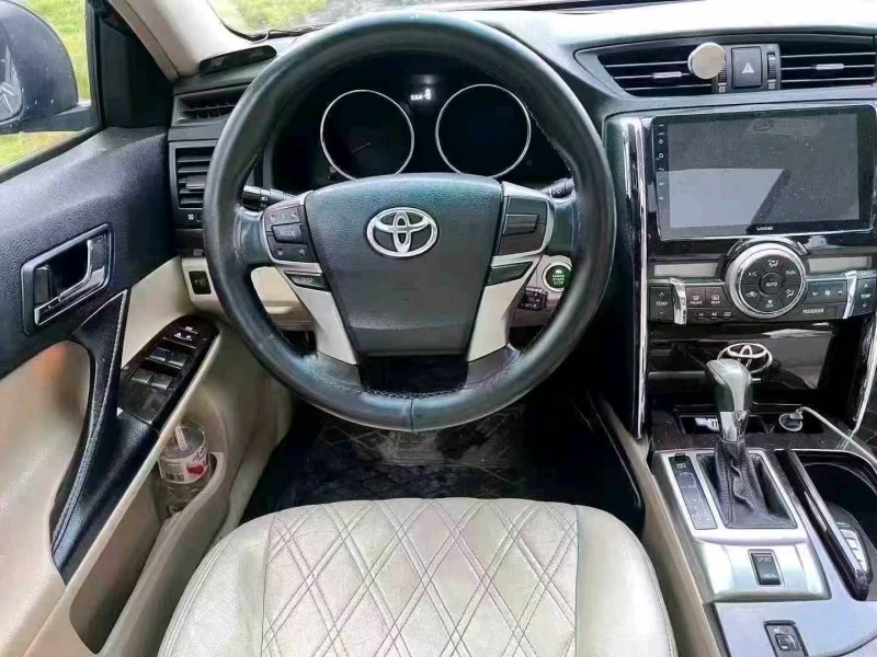 广州11年丰田锐志8