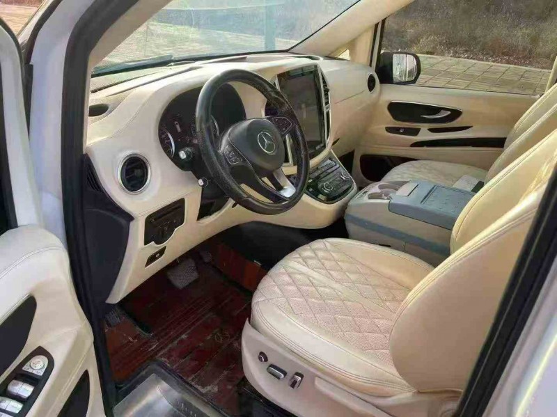 郑州17年奔驰威霆9