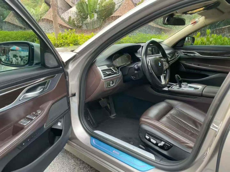 广州21年宝马7系4