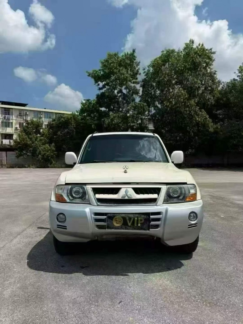 广州15年三菱帕杰罗1