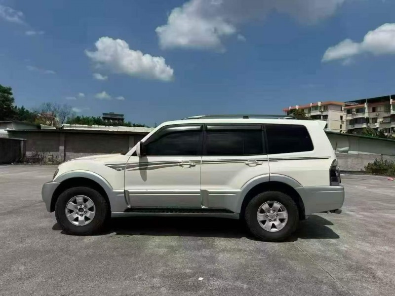 广州15年三菱帕杰罗2