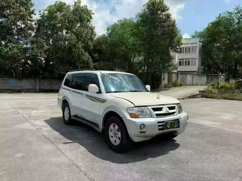 广州15年三菱帕杰罗3