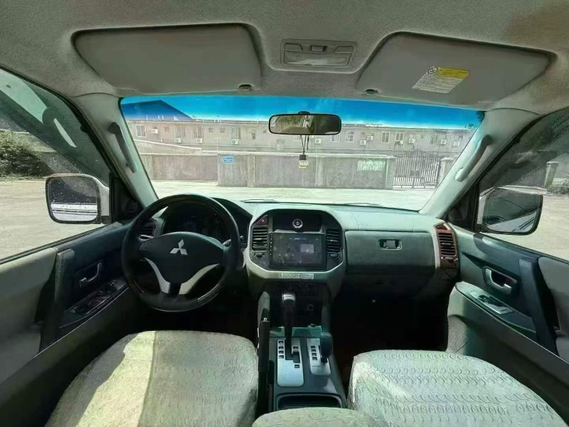 广州15年三菱帕杰罗7