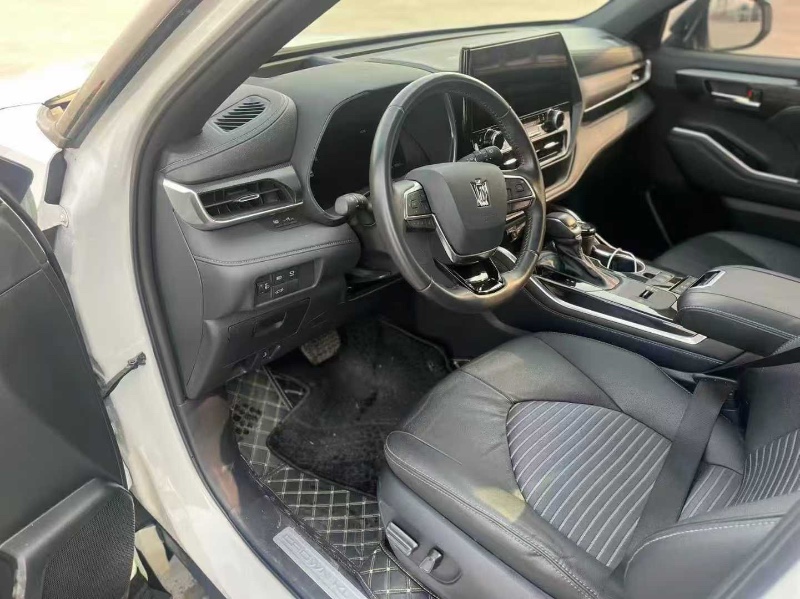 天津24年丰田皇冠7