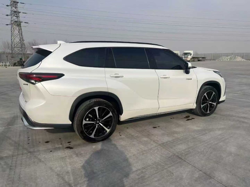 天津24年丰田皇冠8