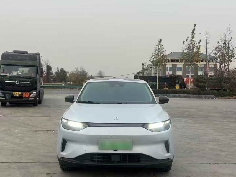 菏泽23年零跑汽车C111